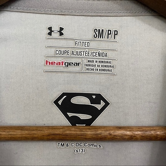 3/$20 Under Armour Gray Superman Heat Gear Workout Shirt - Picture 2 of 4